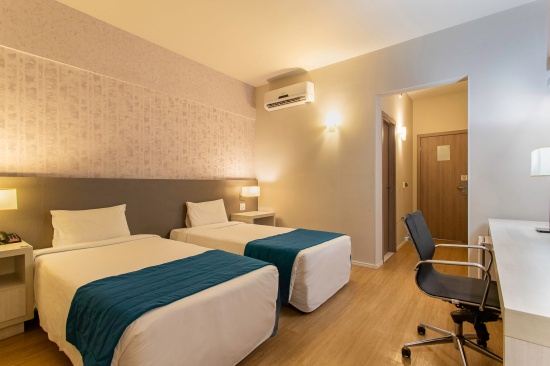 Conforto e estilo para hospedagens em dupla.

Uma excelente opção para amigos, colegas de trabalho ou familiares que procuram um...